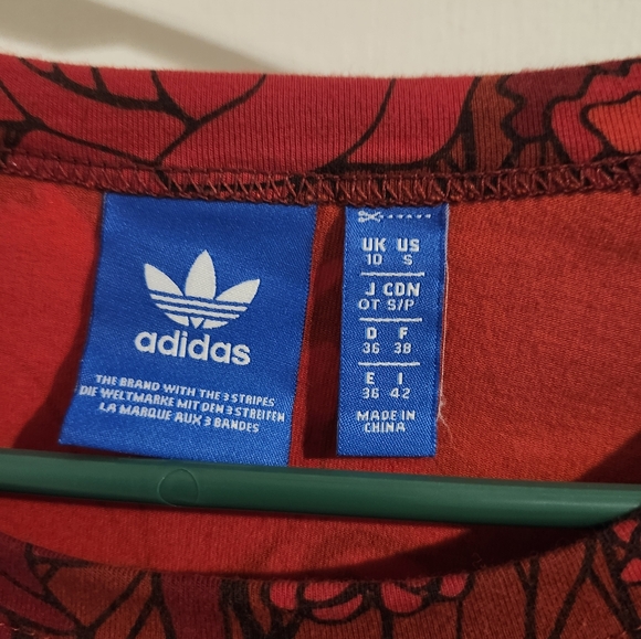 ** RARE ** Authentic Red Floral Adidas Crop Top & Leggings set - Picture 3 of 6